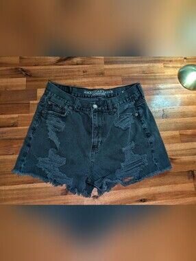 🎱🕷️🖤American Eagle Distressed Black Denim Shorts